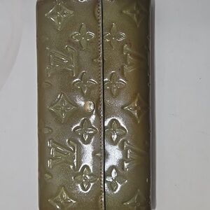 Autentic Louis Vuitton Sara Veris Shimmering Olive  Monogram Wallet